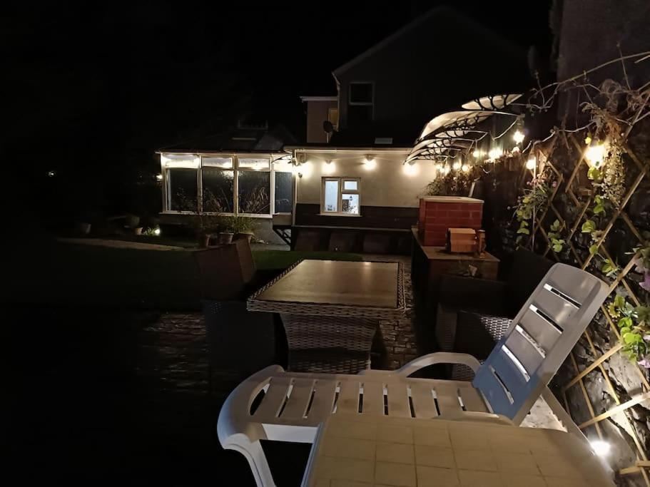 Big Fireplace Aga Hot Tub Wet Room Barn Garage Llanelli Exterior foto