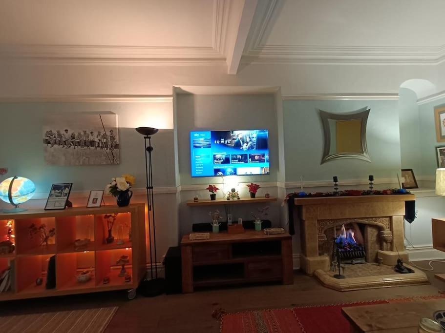 Big Fireplace Aga Hot Tub Wet Room Barn Garage Llanelli Exterior foto